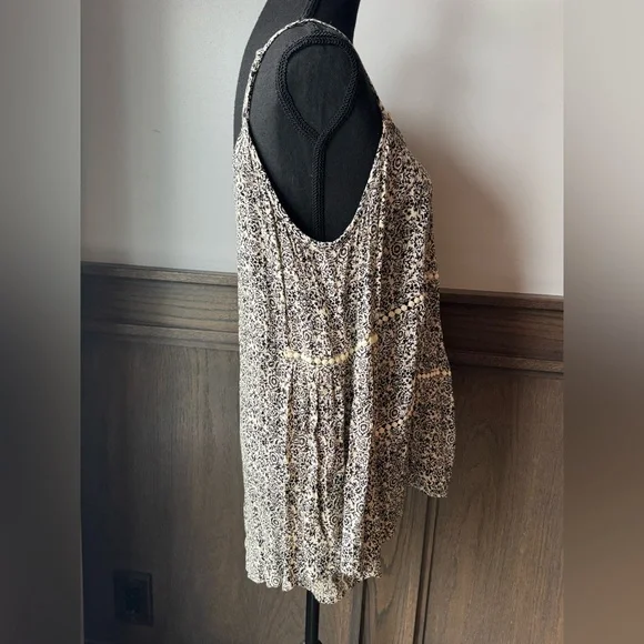 Maurices Black and Cream cold shoulder boho hippie Patterned Blouse M - Picture 5 of 9